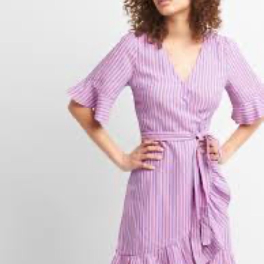 Ruffle Wrap Dress in Linen-Cotton
GAP Size XS